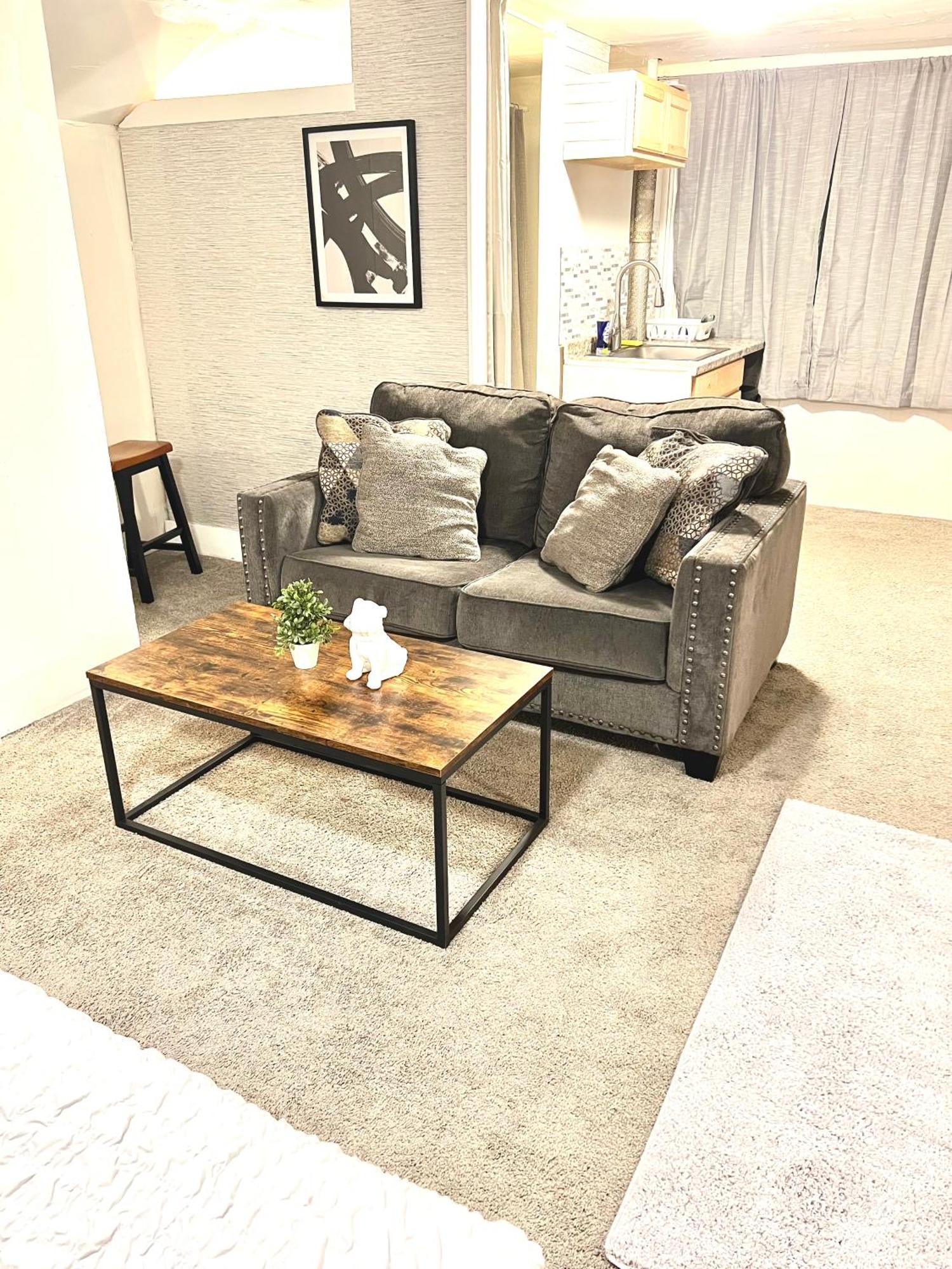 Two Bedroom Villa Studio With Fireplace & Living Room Detroit Ngoại thất bức ảnh