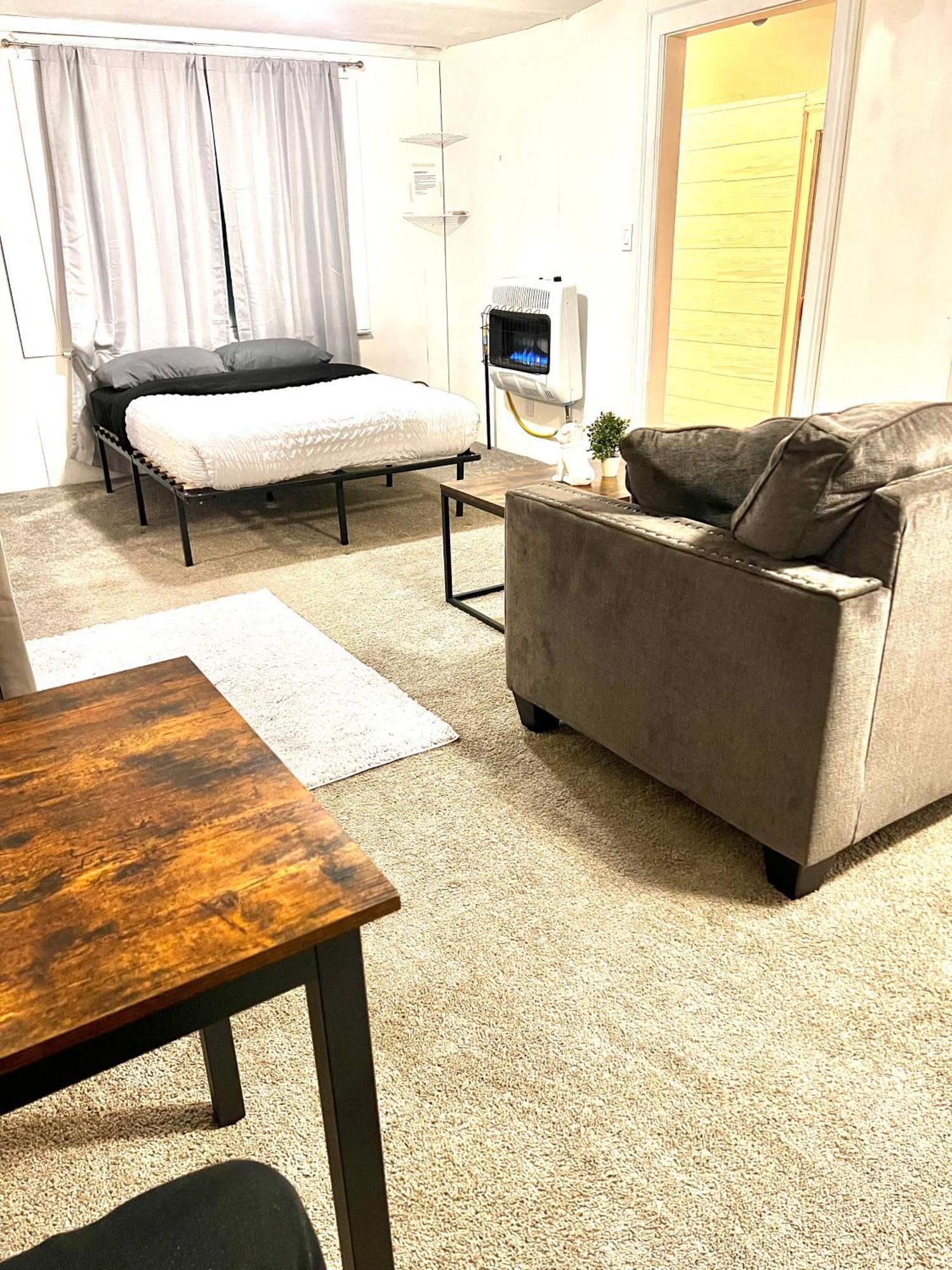 Two Bedroom Villa Studio With Fireplace & Living Room Detroit Ngoại thất bức ảnh