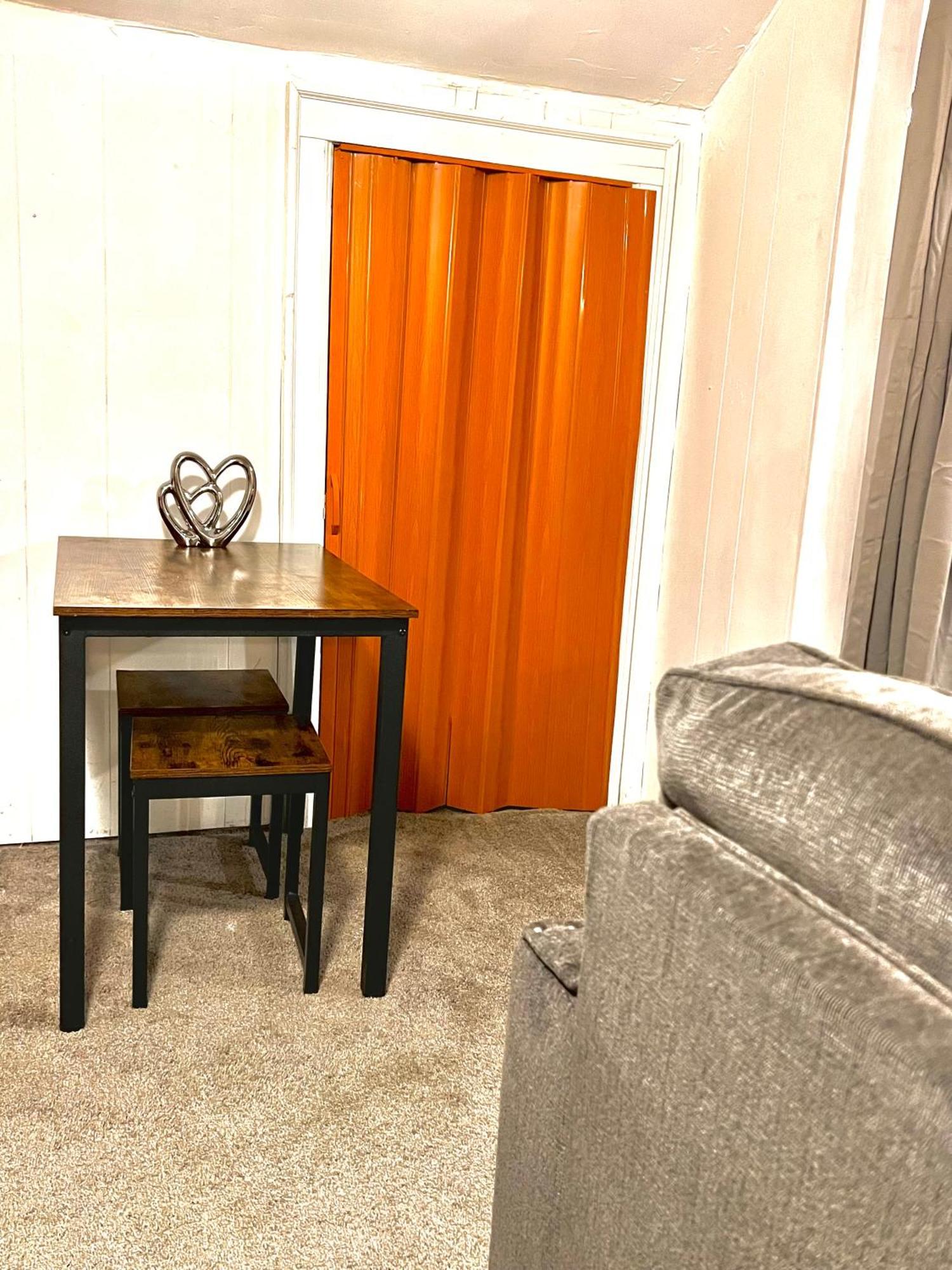 Two Bedroom Villa Studio With Fireplace & Living Room Detroit Ngoại thất bức ảnh